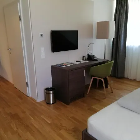 Jaegermayrhof Отель *