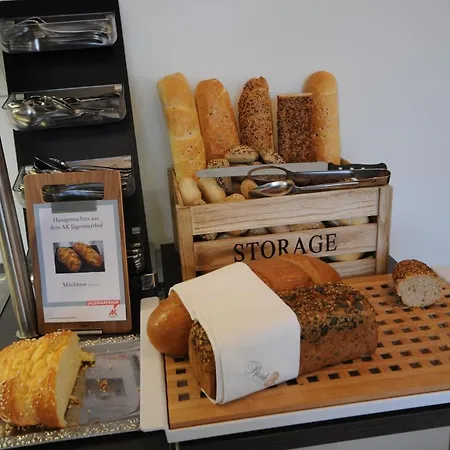 Jaegermayrhof Отель *